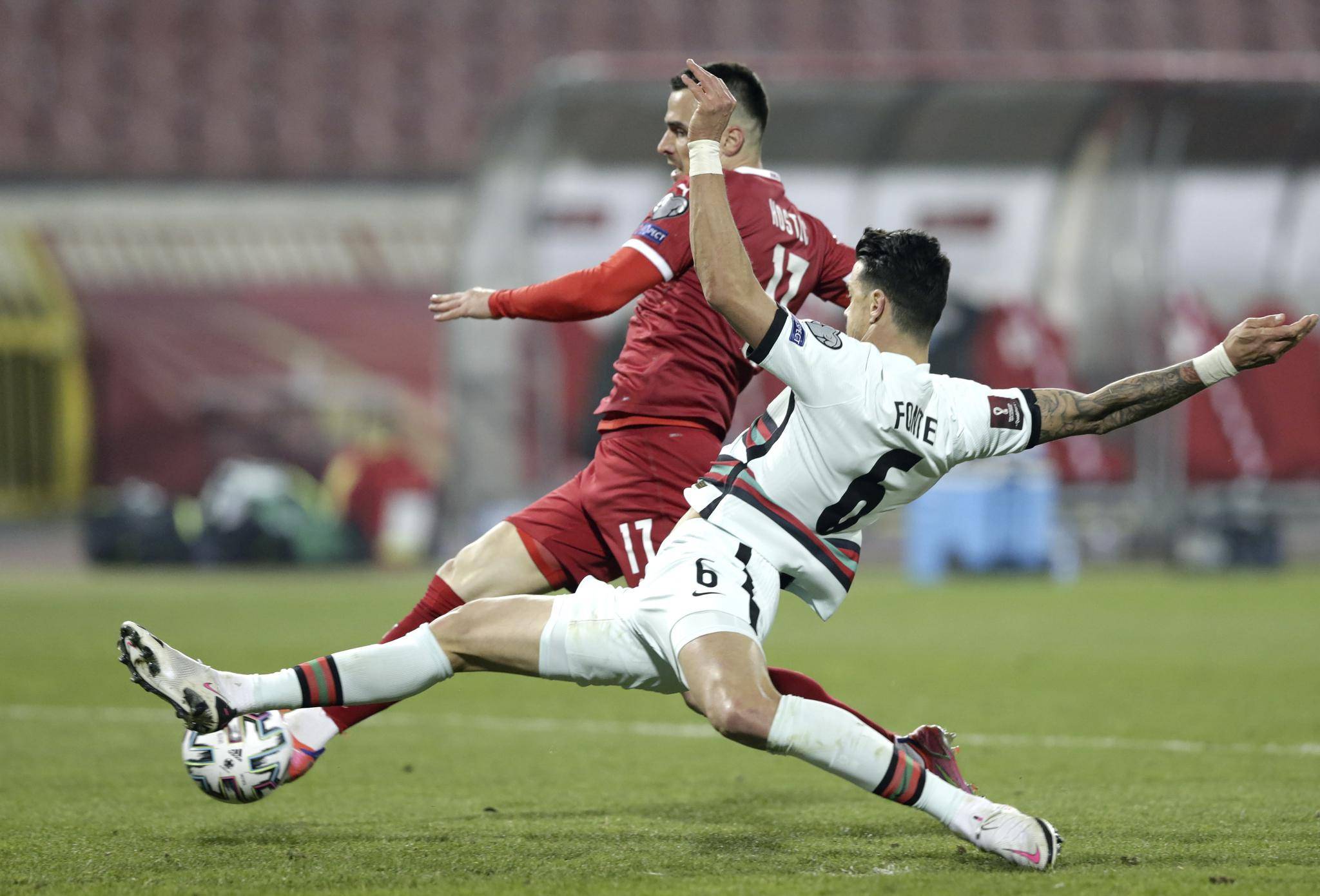 塞尔维亚队向对手施加了压力，取得胜利