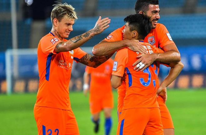 包含国安客场战胜鲁能，积分上升至第三位的词条