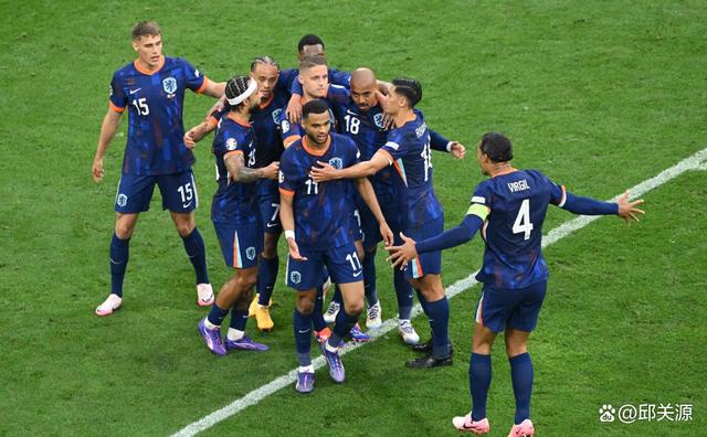 荷兰队顶压力而上，成功晋级
