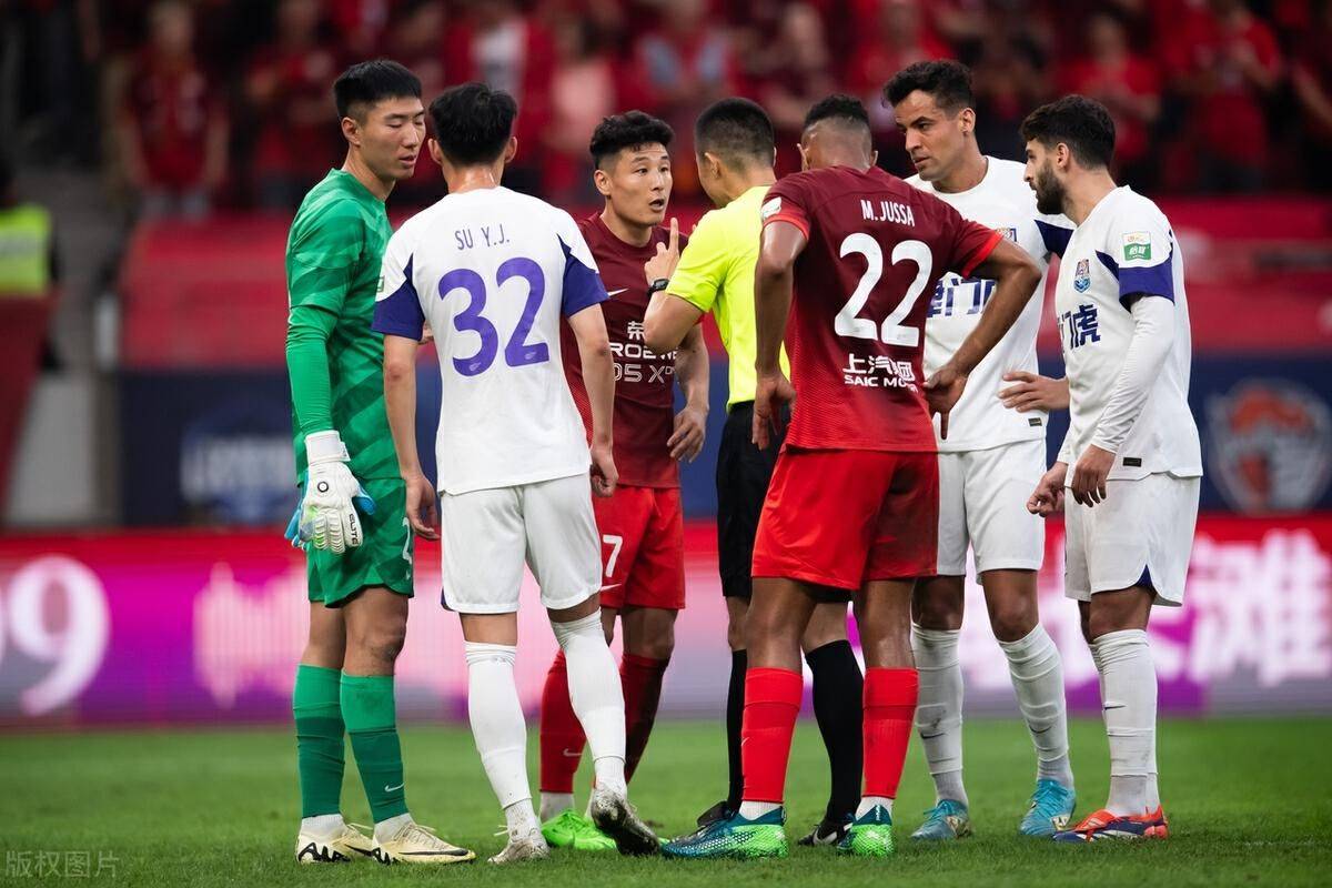 开云体育链接-关于队员欲提前解约，引发球迷热议的信息