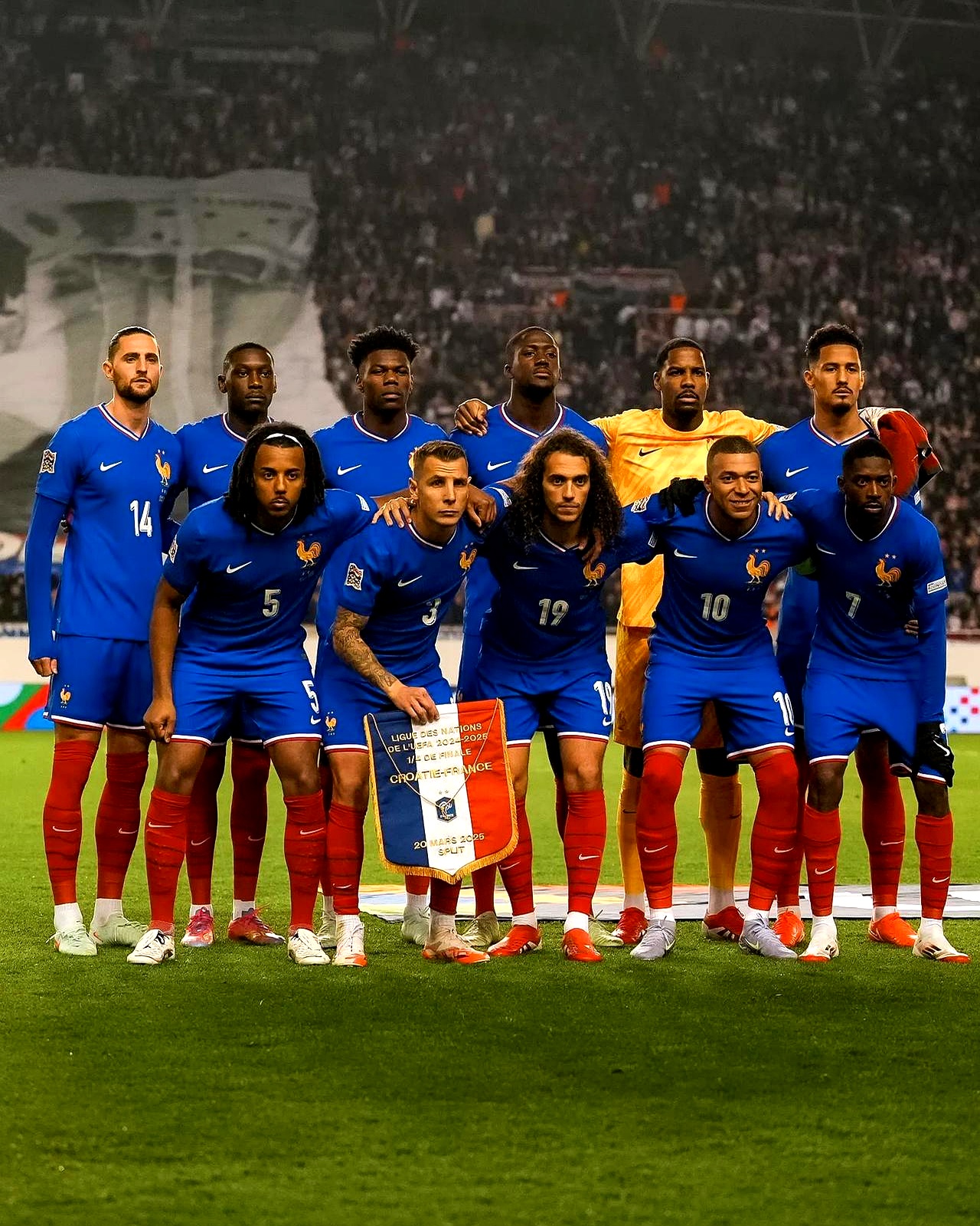 世界级球星荷兰国际比赛中破门得分的简单介绍