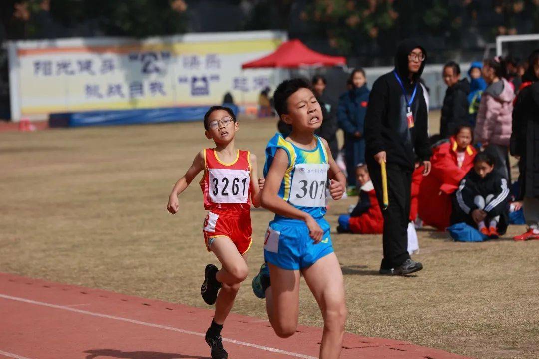包含墨西哥田径健儿势不可挡，夺得宝贵金牌的词条