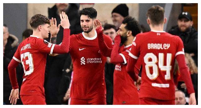 利物浦全队合作，攻守兼顾取得胜利