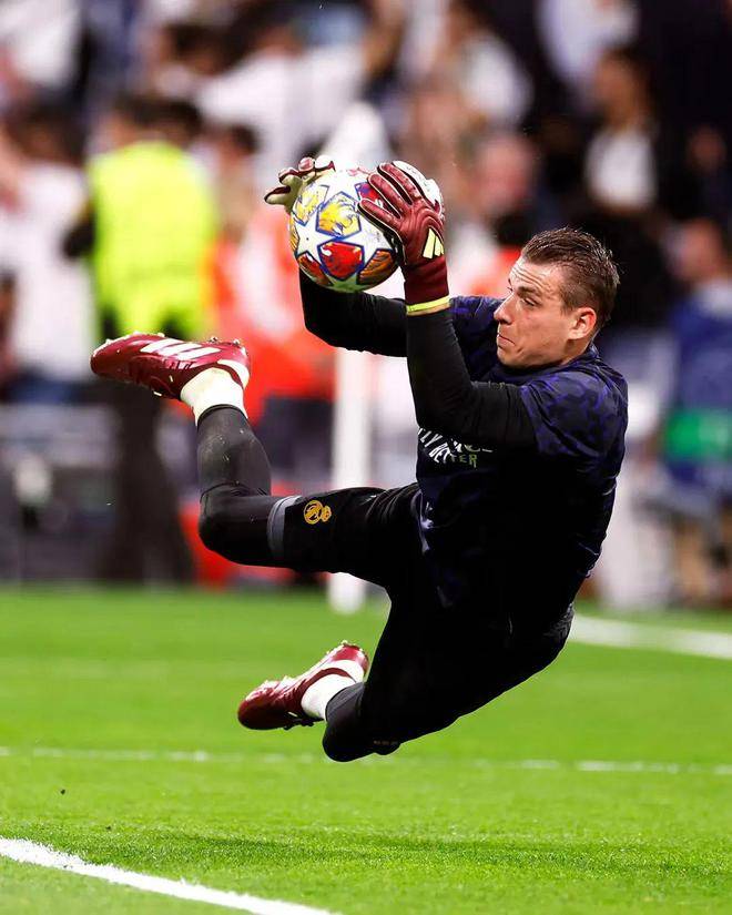 奥萨苏纳遭遇惨败，陷入保级泥潭