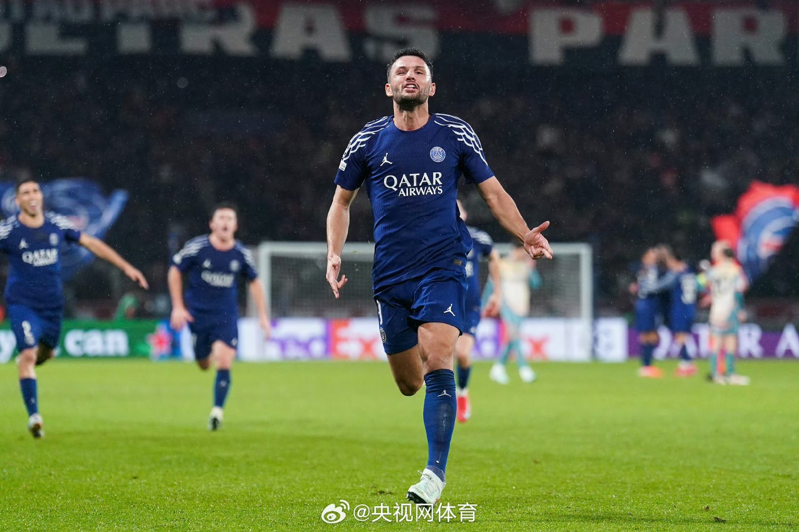 巴黎圣日耳曼客场遭遇惨败，主帅遭批评