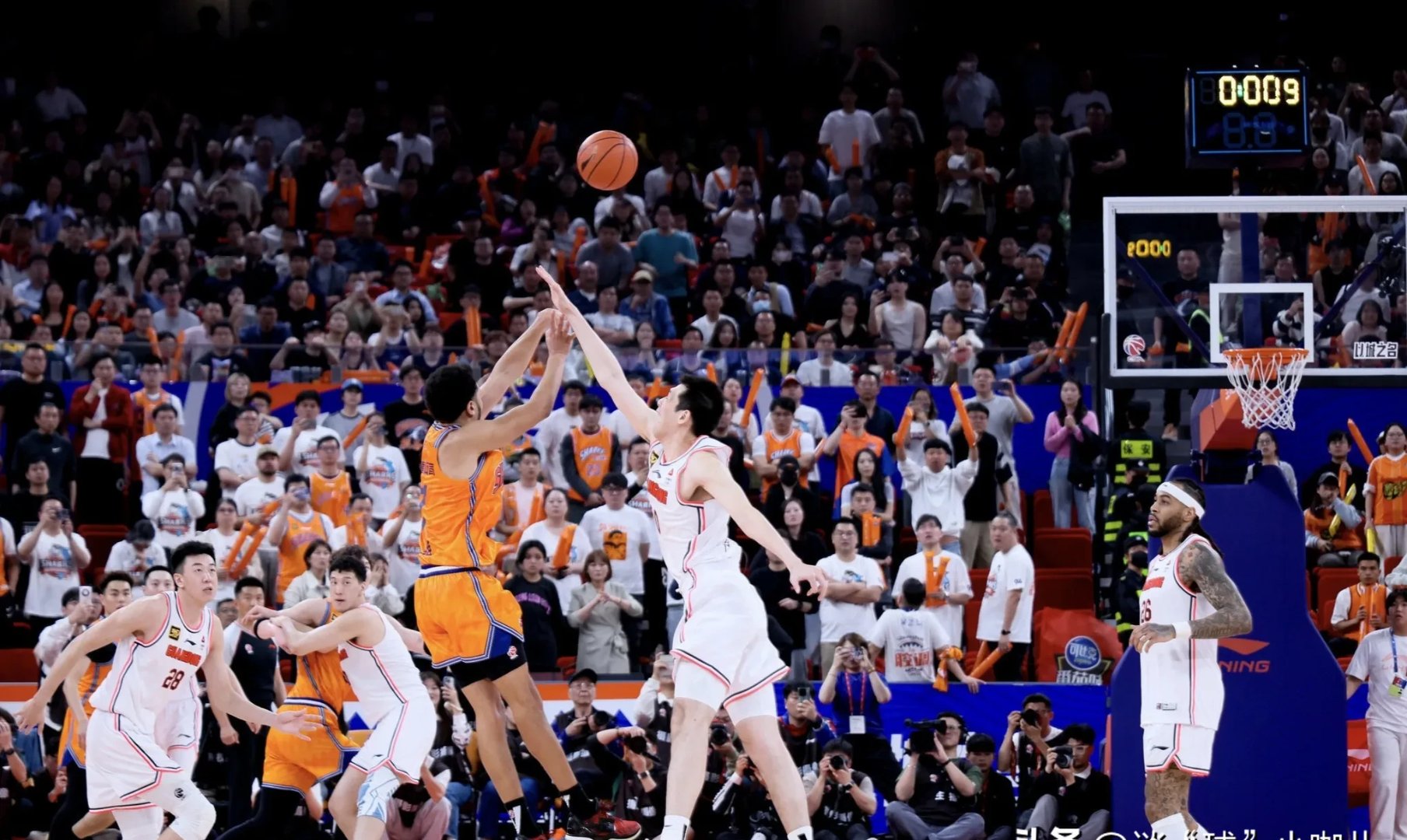 开云体育网页版入口-美洲篮球明星联赛选手抵达全明星赛现场，备战激烈的简单介绍