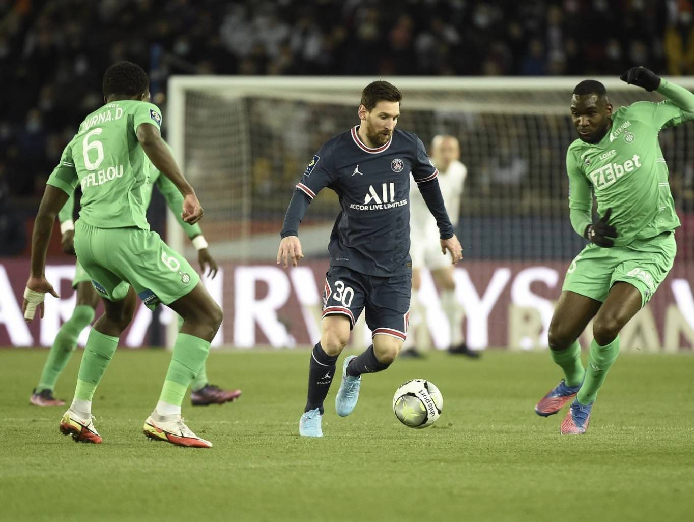 斯图加特客场击败法甲对手取得关键胜利