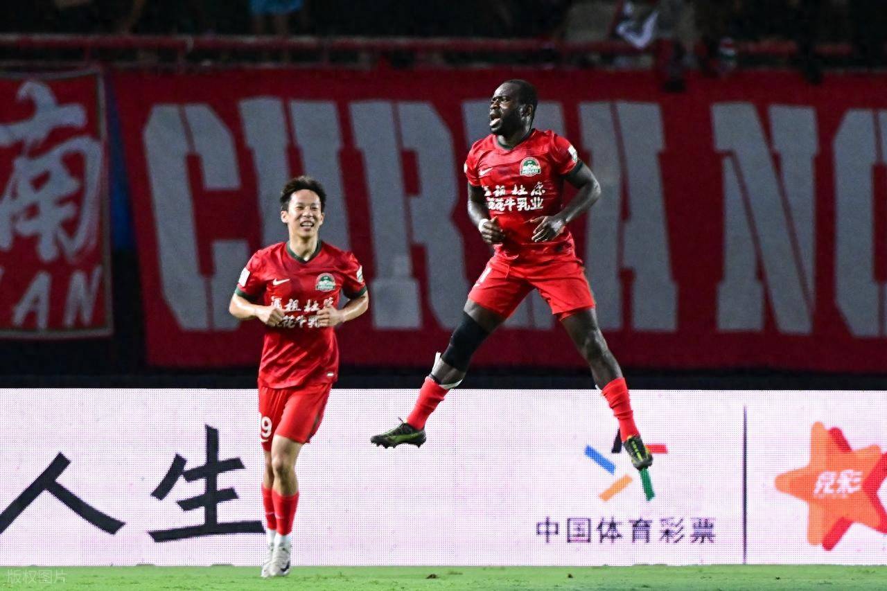 包含昨晚大胜，球员士气高涨迎接下一场比赛的词条