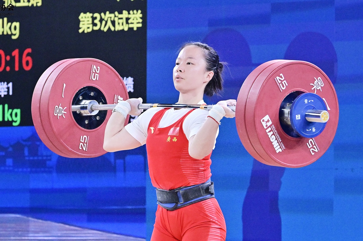 开云体育网页版-举重女将横扫银牌，力量非凡的简单介绍