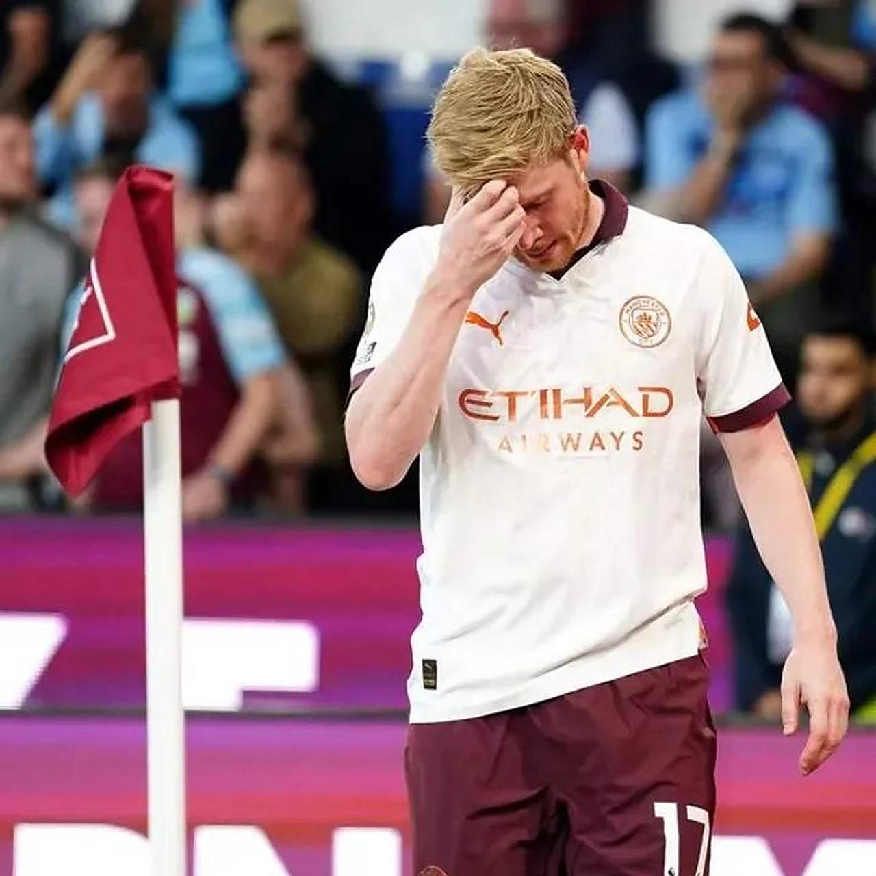 关于曼城大将受伤离场，球迷担忧未来赛程的信息