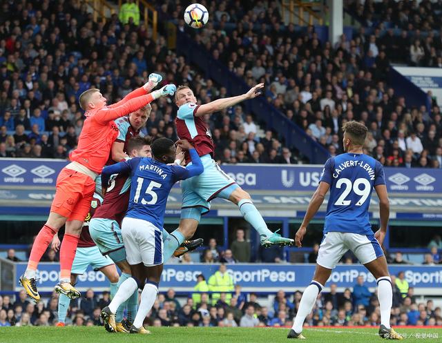 包含里尔球员全力以赴，勇夺比赛胜利的词条