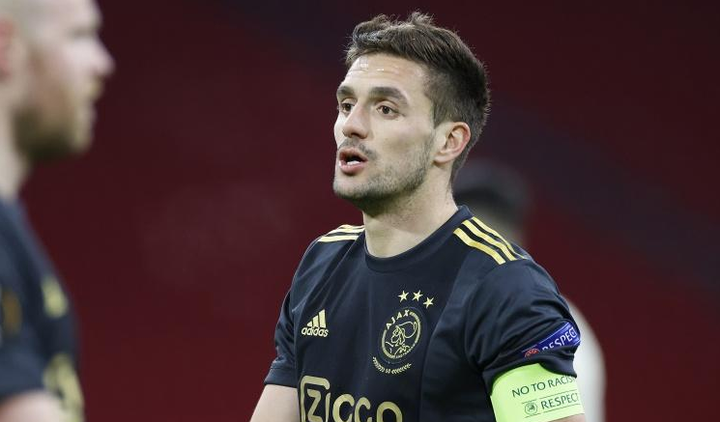 阿贾克斯意外输球积分榜下滑的简单介绍