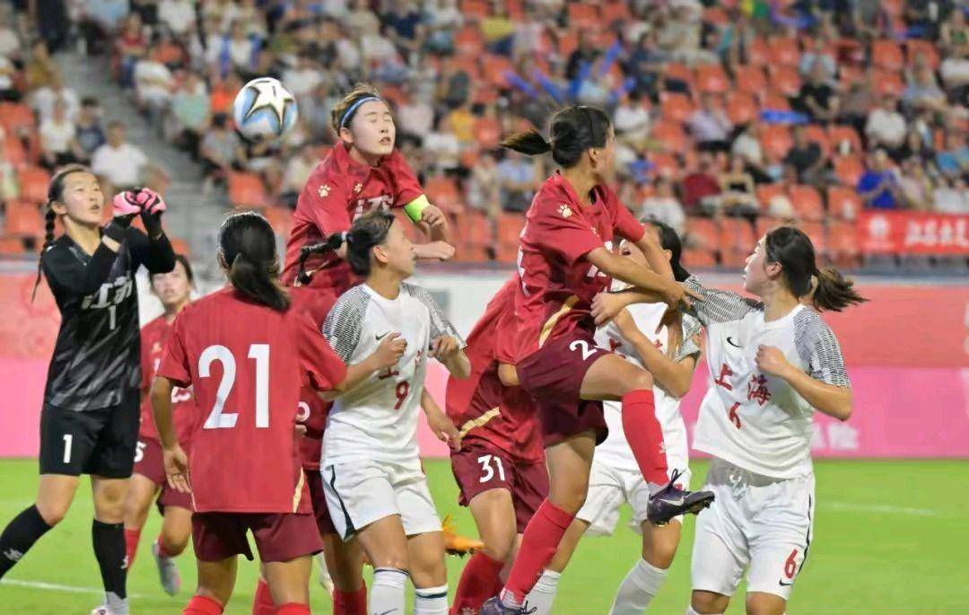 开云体育下载-运动场上：中国女足队再夺胜利