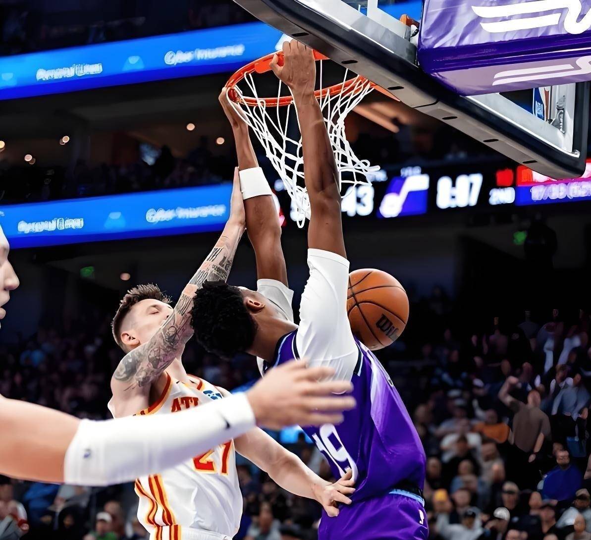 人主场大胜老鹰，西蒙斯独得分引领球队获胜