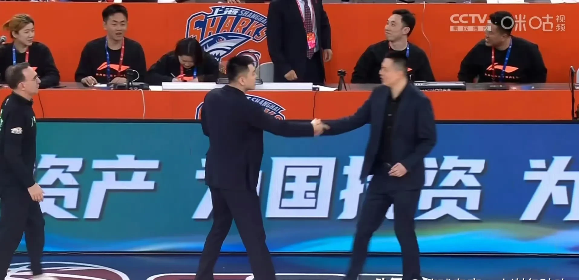 开云体育-湖北男篮实力雄厚，轻松击败对手