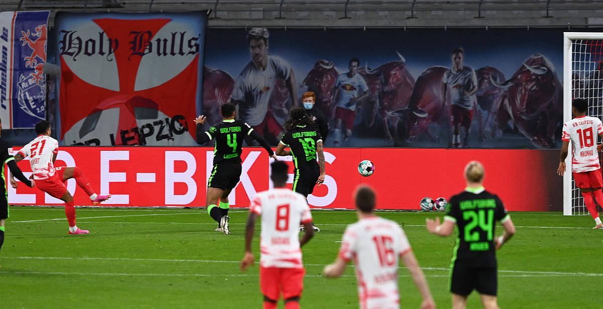 开云体育官网-云达不莱梅队员全力以赴，战胜对手的简单介绍